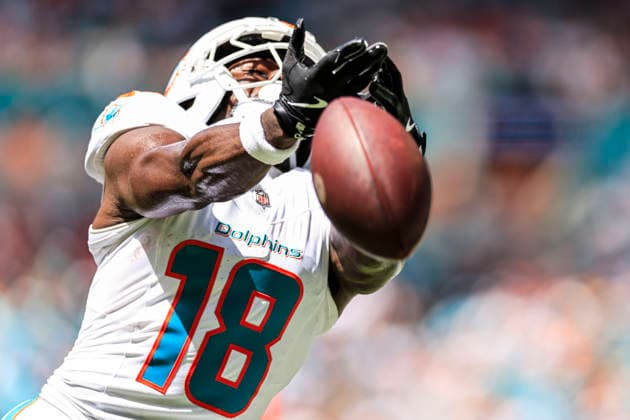 September 27, 2026, Miami Gardens, Florida, United States: Miami Dolphins wide receiver Chris Bell (18) has the ball bounce off his fingers during an NFL, American Football Herren, USA game against the Kansas City Chiefs on Sunday, September 27, 2026 at the Hard Rock Stadium. The Chiefs beat the Dolphins 24-10 in the home opener. NFL 2026: Kansas City Chiefs 24 : 10 Miami Dolphins  - ZUMAh180 20260927_zsp_h180_073 Copyright: xKimxHukarix