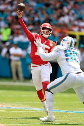 September 27, 2026, Miami Gardens, Florida, United States: Kansas City Chiefs quarterback Patrick Mahomes (15) passes the ball during an NFL, American Football Herren, USA game against the Miami Dolphins on Sunday, September 27, 2026 at the Hard Rock Stadium. The Chiefs beat the Dolphins 24-10 in the home opener. NFL 2026: Kansas City Chiefs 24 : 10 Miami Dolphins  - ZUMAh180 20260927_zsp_h180_095 Copyright: xKimxHukarix