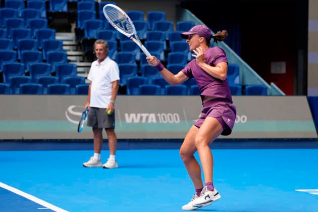September 27, 2026, Beijing, China: Iga Swiatek of Poland plays during a practice session ahead of China Open at the National Tennis Center. China Open - Practice Session In Beijing - 27 Sep 2026  - ZUMAs197 20260927_aaa_s197_348 Copyright: xPolyxFeix