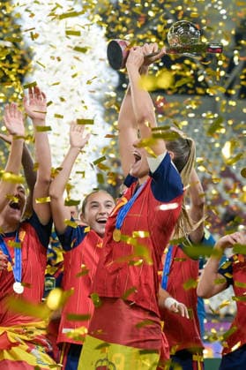 Spain v DPR Korea - FIFA U-20 Women s World Cup Final Spanish players celebrate winning the U20 World Cup after the final match against DRP Korea at Stadion Miejski in Lodz, Poland, on September 27, 2026. Lodz Poland  Copyright: xAndreaxxAmatox originalFilename:amato-fifau20w260927_nprjR.jpg