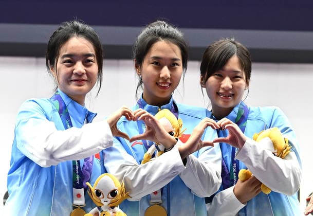 (260928) -- TOYOTA, Sept. 28, 2026 -- Gold medalists Shang Kaiyan (L), Xiao Jiaruixuan (C) and Yao Qianxun of team China pose during the victory ceremony for the 25m pistol women team of shooting at the 20th Asian Games Aichi-Nagoya 2026 in Toyota of Aichi Prefecture, Japan, Sept. 28, 2026. ) (SP)JAPAN-TOYOTA-ASIAN GAMES-SHOOTING-25M PISTOL WOMEN TEAM-FINAL LiuxLei 