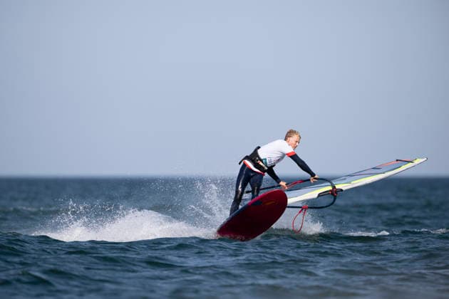 PWA - Citroen - World Windsurfing Tour Sylt 2026 - Tag 2 Freestyle Men - Slalom Men Training; Sylt Westerland, 27.09.2026 H 60 Tim Gerdes; PWA - Citroen - World Windsurfing Tour Sylt 2026 - Tag 2 Freestyle Men - Slalom Men Training am 27.09.2026 vor dem Brandenburger Strand - Motorboot auf Sylt Westerland (Deutschland). Copyright: xBEAUTIFULxSPORTS AndreasxDickx