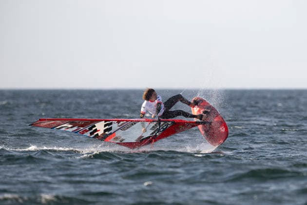 PWA - Citroen - World Windsurfing Tour Sylt 2026 - Tag 2 Freestyle Men - Slalom Men Training; Sylt Westerland, 27.09.2026 Lennert Neubauer (Freestyle Men, Greece, GRE-734); PWA - Citroen - World Windsurfing Tour Sylt 2026 - Tag 2 Freestyle Men - Slalom Men Training am 27.09.2026 vor dem Brandenburger Strand - Motorboot auf Sylt Westerland (Deutschland). Copyright: xBEAUTIFULxSPORTS AndreasxDickx