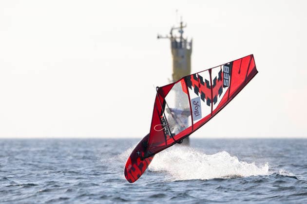 PWA - Citroen - World Windsurfing Tour Sylt 2026 - Tag 2 Freestyle Men - Slalom Men Training; Sylt Westerland, 27.09.2026 Dieter Van der Eyken (Wave Men and Freestyle Men, Belgium, B-35); PWA - Citroen - World Windsurfing Tour Sylt 2026 - Tag 2 Freestyle Men - Slalom Men Training am 27.09.2026 vor dem Brandenburger Strand - Motorboot auf Sylt Westerland (Deutschland). Copyright: xBEAUTIFULxSPORTS AndreasxDickx
