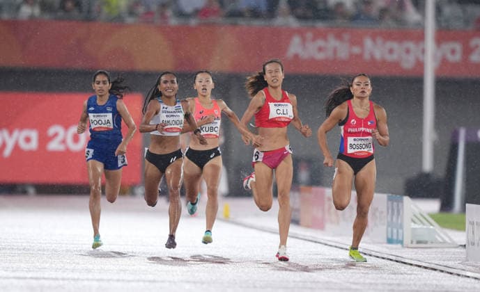 (260928) -- NAGOYA, Sept. 28, 2026 -- Li Chunhui (2nd R) of China competes during the women s 800m heat of Athletics at the 20th Asian Games Aichi-Nagoya 2026 in Nagoya, Japan, Sept. 28, 2026. ) (SP)JAPAN-NAGOYA-ASIAN GAMES-ATHLETICS-WOMEN S 800M-HEAT LuixSiuxWai 