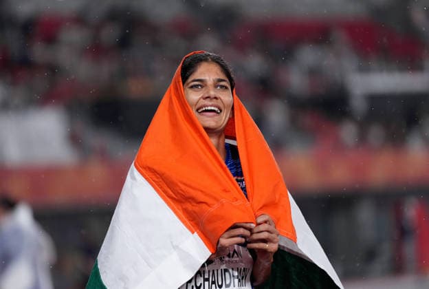 (260928) -- NAGOYA, Sept. 28, 2026 -- Parul Chaudhary of India celebrates after the women s 5000m final match of Athletics at the 20th Asian Games Aichi-Nagoya 2026 in Nagoya, Japan, Sept. 28, 2026. ) (SP)JAPAN-NAGOYA-ASIAN GAMES-ATHLETICS-WOMEN S 5000M JiaxYuchen 