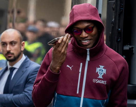 MALMÖ 2026-09-28 Rafael Leao and the rest of the Portugal national football team arrive at their hotel in Malmö on Monday afternoon. Portugal will face Denmark in the Nations League in Copenhagen on Thursday, but are based in Malmö. MALMÖ SWEDEN x50090x