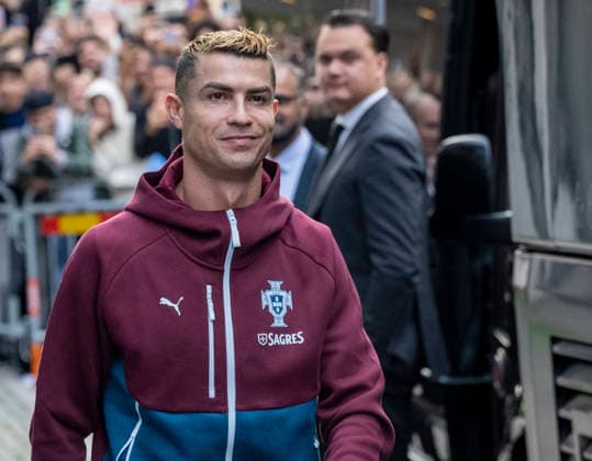 MALMÖ 2026-09-28 Cristiano Ronaldo and the rest of the Portugal national football team outside their hotel in Malmö on their way to training on Monday evening. Portugal will face Denmark in the Nations League in Copenhagen on Thursday, but are based in Malmö. MALMÖ SWEDEN x50090x