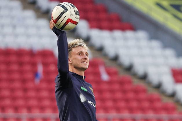 RUSSIA, KAZAN - SEPTEMBER 28, 2026: Russia s national team, Nationalteam football player Alexander Golovin practices ahead of the September 29 football friendly against Iran at Ak Bars Arena. Yegor Aleyev TASS  98493458