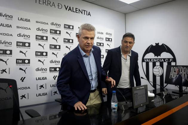 Avier Aguirre Has Been Presented As The New Manager Of Valencia CF Mexican coach Javier Aguirre is presented as the new manager of Valencia CF at a press conference, PK, Pressekonferenz at the Mestalla stadium in Valencia, on September 28, 2026. Valencia Spain  Copyright: xJosexMiguelxFernandezx originalFilename:fernandezdevelascosanz-javierag260928_np6GX.jpg