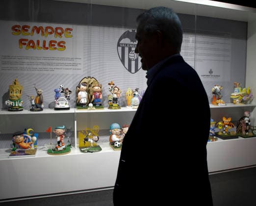 Avier Aguirre Has Been Presented As The New Manager Of Valencia CF Mexican coach Javier Aguirre is presented as the new manager of Valencia CF at a press conference, PK, Pressekonferenz at the Mestalla stadium in Valencia, on September 28, 2026. Valencia Spain  Copyright: xJosexMiguelxFernandezx originalFilename:fernandezdevelascosanz-javierag260928_npzyE.jpg