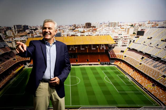Avier Aguirre Has Been Presented As The New Manager Of Valencia CF Mexican coach Javier Aguirre is presented as the new manager of Valencia CF at a press conference, PK, Pressekonferenz at the Mestalla stadium in Valencia, on September 28, 2026. Valencia Spain  Copyright: xJosexMiguelxFernandezx originalFilename:fernandezdevelascosanz-javierag260928_np6fy.jpg