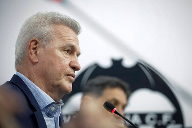 Avier Aguirre Has Been Presented As The New Manager Of Valencia CF Mexican coach Javier Aguirre is presented as the new manager of Valencia CF at a press conference, PK, Pressekonferenz at the Mestalla stadium in Valencia, on September 28, 2026. Valencia Spain  Copyright: xJosexMiguelxFernandezx originalFilename:fernandezdevelascosanz-javierag260928_npcI8.jpg