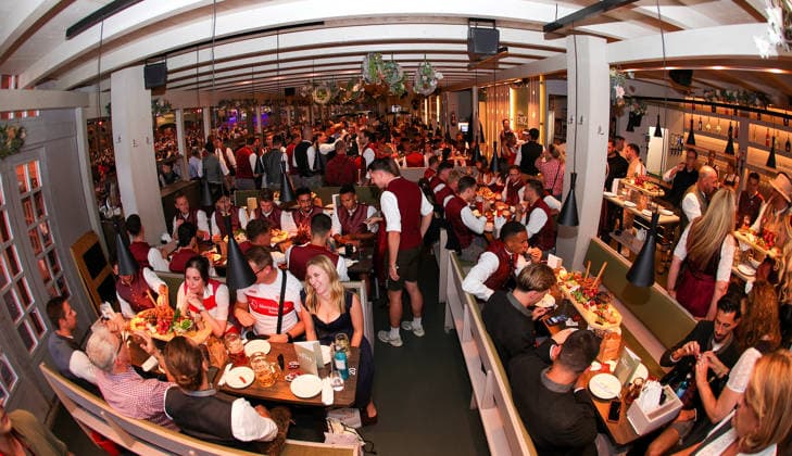 28.09.2026, Deutschland, Stuttgart, Fußball Bundesliga, VfB Stuttgart auf dem Cannstatter Volksfest, Wasen, Übersicht