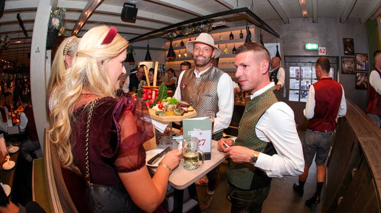 28.09.2026, Deutschland, Stuttgart, Fußball Bundesliga, VfB Stuttgart auf dem Cannstatter Volksfest, Wasen, Kevin Kuranyi