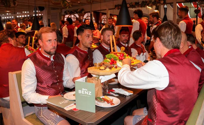 28.09.2026, Deutschland, Stuttgart, Fußball Bundesliga, VfB Stuttgart auf dem Cannstatter Volksfest, Wasen, Trainer Sebastian Hoeneß