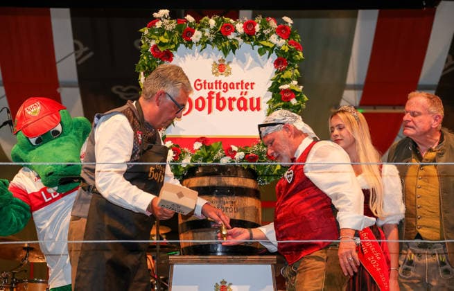 28.09.2026, Deutschland, Stuttgart, Fußball Bundesliga, VfB Stuttgart auf dem Cannstatter Volksfest, Wasen, v.l. VfB Präsident Dietmar Allgaier, Luigi
