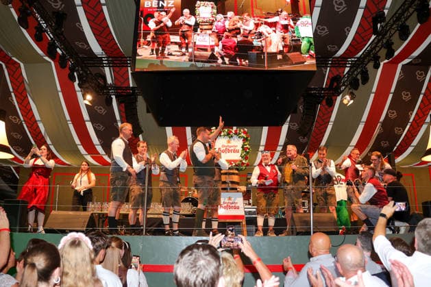 28.09.2026, Deutschland, Stuttgart, Fußball Bundesliga, VfB Stuttgart auf dem Cannstatter Volksfest, Wasen,