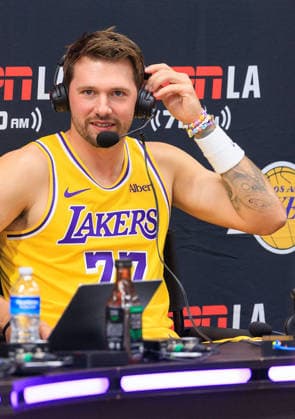 September 28, 2026, El Segundo, California, USA: Luka Doncic 77 of the Los Angeles Lakers is interviewed at Media Day on Monday September 28, 2026 at the UCLA Health Training Center in El Segundo, California. JAVIER ROJAS PI El Segundo USA - ZUMAp124 20260928_zaa_p124_047 Copyright: xJavierxRojasx