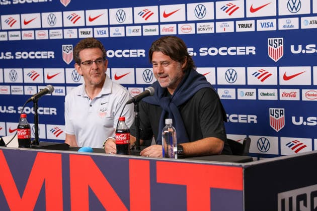 September 28, 2026, St. Louis, Missouri, USA: USA Soccer Head Coach MAURICIO POCHETTINO, with Director of Communications for the U.S. Men s national team, Nationalteam MICHAEL KAMMARMAN seated to his right, speaks during a press conference, PK, Pressekonferenz ahead of the USA vs. CHILE match at Energizer Park in St. Louis, Missouri, on September 28, 2026. St. Louis USA - ZUMAn332 20260928_zsp_n332_005 Copyright: xTaylorxNickersonx