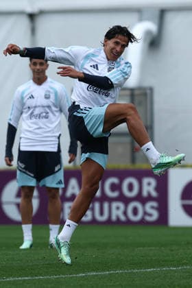 Argentine midfielder Giuliano Simeone takes part in a training session at AFA (Argentine Football Association) training center in Ezeiza, Buenos Aires Province, on September 28, 2026, ahead of the next friendlys football matchs against Bolivia, Burkina Faso and Benin. EZEIZA ARGENTINA Copyright: xAlejandroxPAGNIx