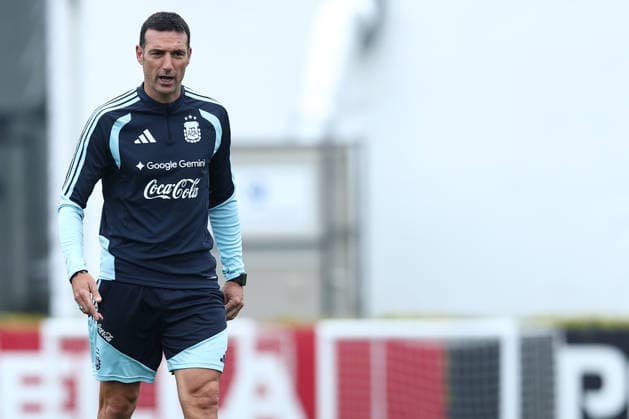 Argentine head coach Lionel Scaloni gestures during a training session at AFA (Argentine Football Association) training center in Ezeiza, Buenos Aires Province, on September 28, 2026, ahead of the next friendlys football matchs against Bolivia, Burkina Faso and Benin. EZEIZA ARGENTINA Copyright: xAlejandroxPAGNIx