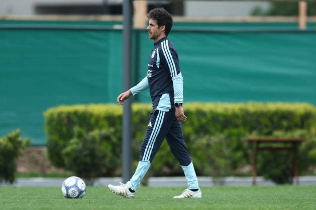 Argentine coach assistant Pablo Aimar walks on the field during a training session at AFA (Argentine Football Association) training center in Ezeiza, Buenos Aires Province, on September 28, 2026, ahead of the next friendlys football matchs against Bolivia, Burkina Faso and Benin. EZEIZA ARGENTINA Copyright: xAlejandroxPAGNIx