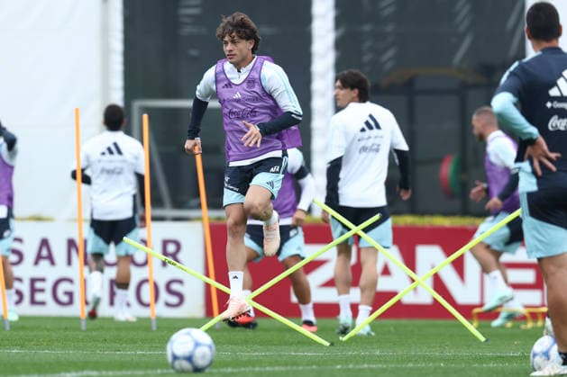 Argentine defender Agustin Giay makes excersices during a training session at AFA (Argentine Football Association) training center in Ezeiza, Buenos Aires Province, on September 28, 2026, ahead of the next friendlys football matchs against Bolivia, Burkina Faso and Benin. EZEIZA ARGENTINA Copyright: xAlejandroxPAGNIx