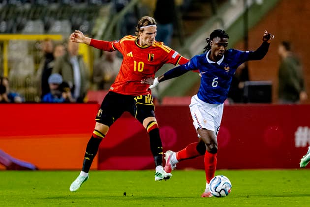 BRUSSEL - BelgiÃ« forward Mika Godts, Frankrijk midfielder Eduardo Camavinga during the UEFA Nations League match between Belgie and Frankrijk in Koning Boudewijn Stadion on 28 september 2026 in Brussel , Belgie. (Photo by DeFodi Images) -