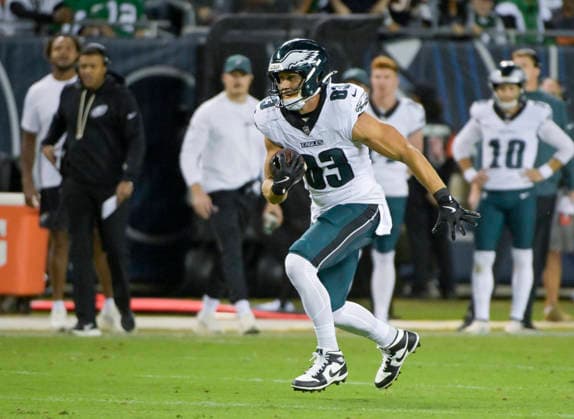 Philadelphia Eagles tight end Johnny Mundt (83) runs the ball against the Chicago Bears in the first quarter against during a game at Soldier Field in Chicago on Monday, September 28, 2026.  CHI20260928103 MARKxBLACK
