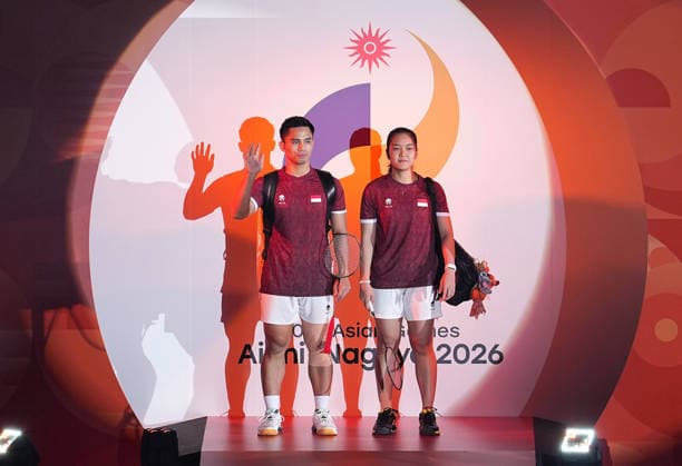 (260929) -- ICHINOMIYA, Sept. 29, 2026 -- Amri Syahnawi (L) Nita Violina Marwah of Indonesia pose ahead of the mixed doubles final of badminton between Amri Syahnawi Nita Violina Marwah of Indonesia and Jiang Zhenbang Wei Yaxin of China at the 20th Asian Games Aichi-Nagoya 2026 in Ichinomiya of Aichi Prefecture, Japan, Sept. 29, 2026. ) (SP)JAPAN-ICHINOMIYA-ASIAN GAMES-BADMINTON-MIXED DOUBLES-FINAL CheongxKamxKa 