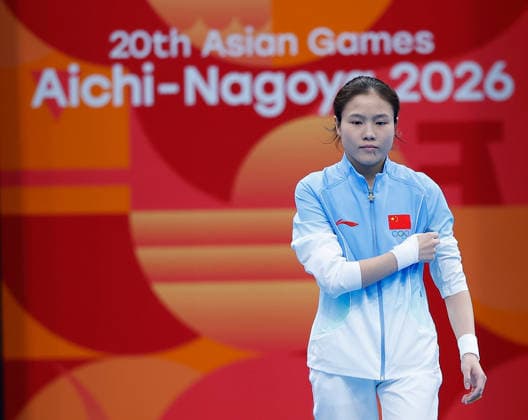 (260929) -- TOKYO, Sept. 29, 2026 -- Lu Wei of China reacts ahead of the women s 10m platform final of diving at the 20th Asian Games Aichi-Nagoya 2026 in Tokyo, Japan, Sept. 29, 2026. ) (SP)JAPAN-TOKYO-ASIAN GAMES-DIVING-WOMEN S 10M PLATFORM-FINAL WuxZhizun 