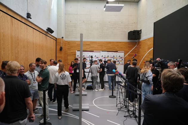 Mixed Zone wird vorbereitet - Herzo Base 29.09.2026: Deutsche Nationalmannschaft Nations League Vorbereitung, Home Ground, HerzoBase, World of Adidas, Herzogenaurach