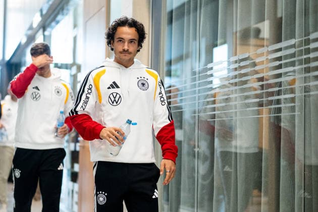29.09.2026, GER, Fussball, Herren, UEFA Nations League, Medienstunde, DFB Nationalmannschaft Deutschland Mika Baur ( Deutschland ) Herzogenaurach Adidas Basecamp Halftime Bayern Deutschland Copyright: xNordphoto Memmlerx