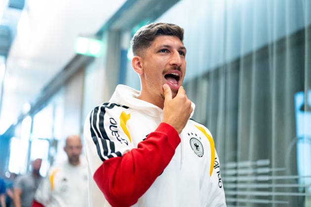 29.09.2026, GER, Fussball, Herren, UEFA Nations League, Medienstunde, DFB Nationalmannschaft Deutschland Vitaly Janelt ( Deutschland ) Herzogenaurach Adidas Basecamp Halftime Bayern Deutschland Copyright: xNordphoto Memmlerx