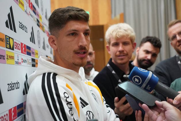 Vitaly Janelt (Deutschland Germany) im Interview der Mixed Zone zum Auftakt des zweiten Nationalkaders für die Nations League - Herzo Base 29.09.2026: Deutsche Nationalmannschaft Nations League Vorbereitung, Home Ground, HerzoBase, World of Adidas, Herzogenaurach