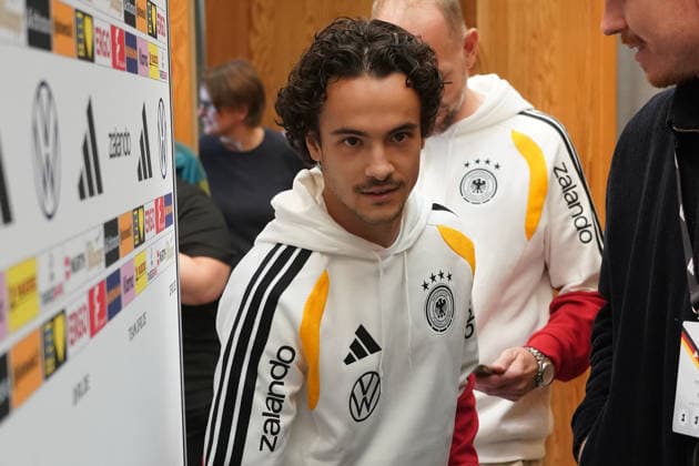 Mika Baur (Deutschland Germany) im Interview der Mixed Zone zum Auftakt des zweiten Nationalkaders für die Nations League - Herzo Base 29.09.2026: Deutsche Nationalmannschaft Nations League Vorbereitung, Home Ground, HerzoBase, World of Adidas, Herzogenaurach
