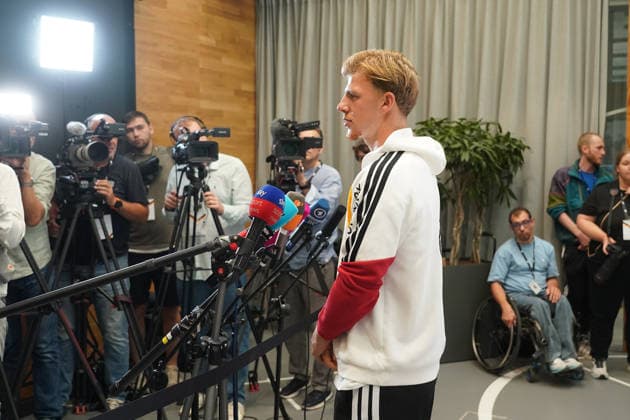Finn Jeltsch (Deutschland Germany) im Interview der Mixed Zone zum Auftakt des zweiten Nationalkaders für die Nations League - Herzo Base 29.09.2026: Deutsche Nationalmannschaft Nations League Vorbereitung, Home Ground, HerzoBase, World of Adidas, Herzogenaurach