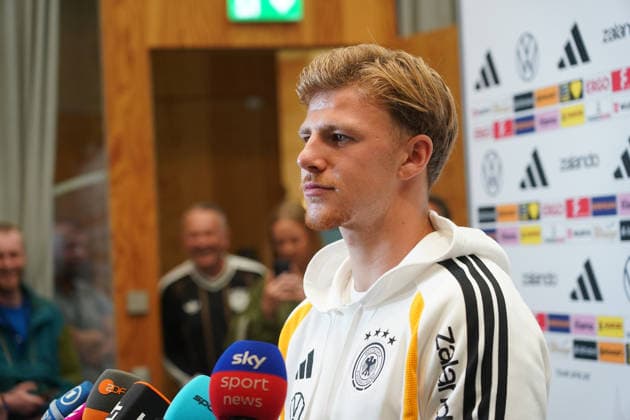 Finn Jeltsch (Deutschland Germany) im Interview der Mixed Zone zum Auftakt des zweiten Nationalkaders für die Nations League - Herzo Base 29.09.2026: Deutsche Nationalmannschaft Nations League Vorbereitung, Home Ground, HerzoBase, World of Adidas, Herzogenaurach