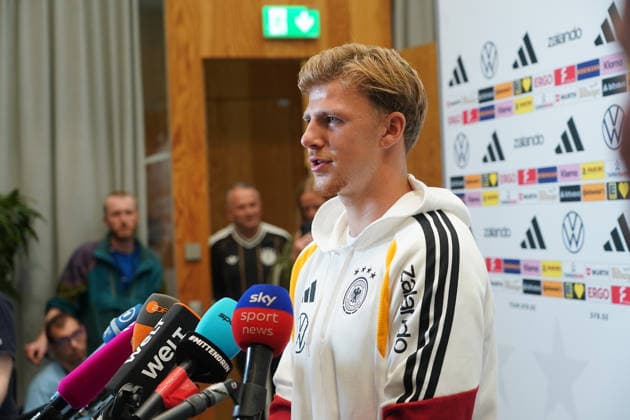 Finn Jeltsch (Deutschland Germany) im Interview der Mixed Zone zum Auftakt des zweiten Nationalkaders für die Nations League - Herzo Base 29.09.2026: Deutsche Nationalmannschaft Nations League Vorbereitung, Home Ground, HerzoBase, World of Adidas, Herzogenaurach