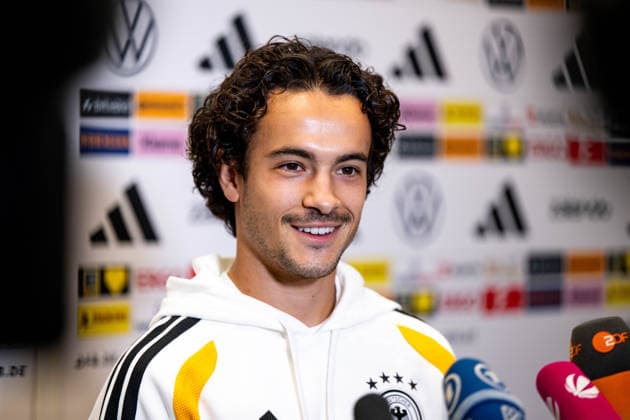 29.09.2026, GER, Fussball, Herren, UEFA Nations League, Medienstunde, DFB Nationalmannschaft Deutschland Mika Baur ( Deutschland ) Herzogenaurach Adidas Basecamp Halftime Bayern Deutschland Copyright: xNordphoto Memmlerx