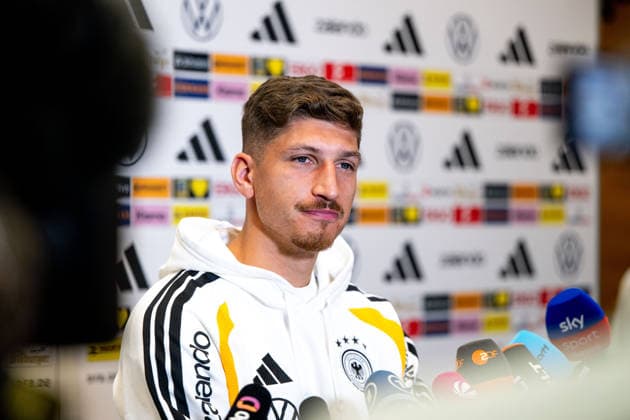 29.09.2026, GER, Fussball, Herren, UEFA Nations League, Medienstunde, DFB Nationalmannschaft Deutschland Vitaly Janelt ( Deutschland ) Herzogenaurach Adidas Basecamp Halftime Bayern Deutschland Copyright: xNordphoto Memmlerx
