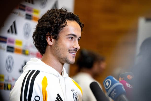 29.09.2026, GER, Fussball, Herren, UEFA Nations League, Medienstunde, DFB Nationalmannschaft Deutschland Mika Baur ( Deutschland ) Herzogenaurach Adidas Basecamp Halftime Bayern Deutschland Copyright: xNordphoto Memmlerx