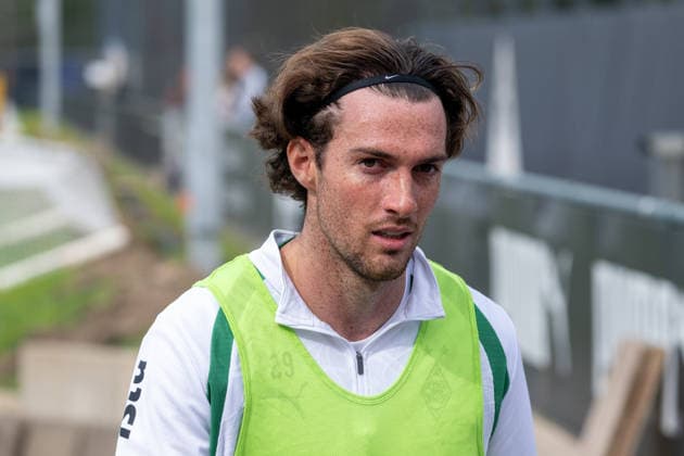 Lukas Ullrich (Borussia Moenchengladbach, 26) auf dem Weg in die Kabine nach dem Training. Oeffentliches Training Borussia Moenchengladbach, Fussball, Bundesliga, Saison 2026 2027, 29.09.2026 oeffentliches Training Borussia Moenchengladbach, Fussball, Bundesliga, Saison 2026 2027, 29.09.2026 Moenchengladbach Copyright: xEibner-Pressefoto ThomasxHaeslerx EP_THR