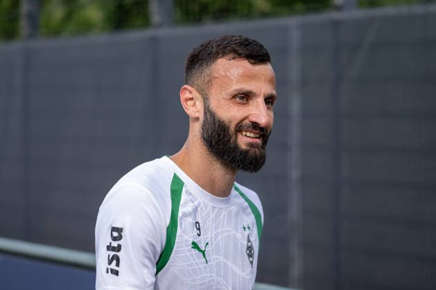 Franck Honorat (Borussia Moenchengladbach, 09) auf dem Weg in die Kabine. Oeffentliches Training Borussia Moenchengladbach, Fussball, Bundesliga, Saison 2026 2027, 29.09.2026 oeffentliches Training Borussia Moenchengladbach, Fussball, Bundesliga, Saison 2026 2027, 29.09.2026 Moenchengladbach Copyright: xEibner-Pressefoto ThomasxHaeslerx EP_THR