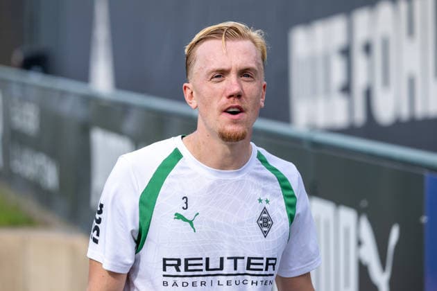 Isac Lidberg (Borussia Moenchengladbach, 03) auf dem Weg in die Kabine. Oeffentliches Training Borussia Moenchengladbach, Fussball, Bundesliga, Saison 2026 2027, 29.09.2026 oeffentliches Training Borussia Moenchengladbach, Fussball, Bundesliga, Saison 2026 2027, 29.09.2026 Moenchengladbach Copyright: xEibner-Pressefoto ThomasxHaeslerx EP_THR