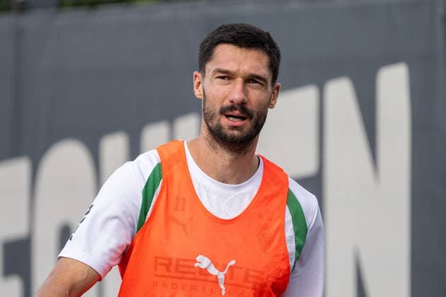 Tim Kleindienst (Borussia Moenchengladbach, 11) auf dem Weg in die Kabine. Oeffentliches Training Borussia Moenchengladbach, Fussball, Bundesliga, Saison 2026 2027, 29.09.2026 oeffentliches Training Borussia Moenchengladbach, Fussball, Bundesliga, Saison 2026 2027, 29.09.2026 Moenchengladbach Copyright: xEibner-Pressefoto ThomasxHaeslerx EP_THR