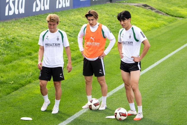 Zento Uno (Borussia Moenchengladbach, 47), Daiki Hashioka (Borussia Moenchengladbach, 14) und Shuto Machino (Borussia Moenchengladbach, 18) kurz nach dem Training bei einem kleinen Spielchen. Oeffentliches Training Borussia Moenchengladbach, Fussball, Bundesliga, Saison 2026 2027, 29.09.2026 oeffentliches Training Borussia Moenchengladbach, Fussball, Bundesliga, Saison 2026 2027, 29.09.2026 Moenchengladbach Copyright: xEibner-Pressefoto ThomasxHaeslerx EP_THR
