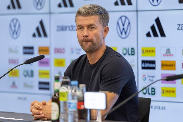 DFB Frauen und U23 Frauen Pressekonferenz, 29.09.2026 Michael Urbansky (Bundestrainer Deutsche U23 Frauen Nationalmannschat), DFB Frauen und U23 Frauen Pressekonferenz, Frankfurt, DFB Campus, 29.9.2026 Copyright: xBEAUTIFULxSPORTS Gawlikx