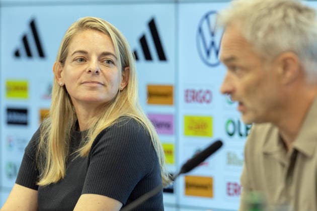 Nominierungs-PK Frauennationalmannschaft DFB-Sportdirektorin Nia Künzer. Rechts im Vordergrund Bundestrainer Christian Wück. Pressekonferenz auf dem DFB-Campus in Frankfurt am Main am 29. September 2026., Frankfurt am Main Hessen Deutschland DFB-Campus